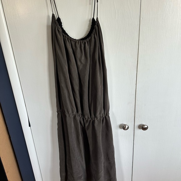 Elegant Brown Sleeveless Dress - Picture 7 of 9